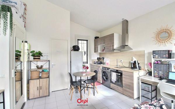 Immeuble à vendre    7 pièces •  Marseille 12