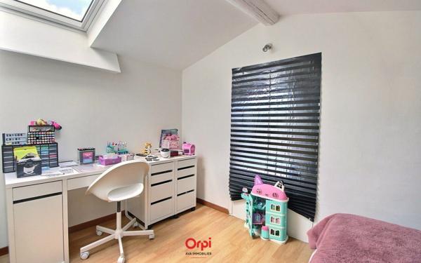 Immeuble à vendre    7 pièces •  Marseille 12