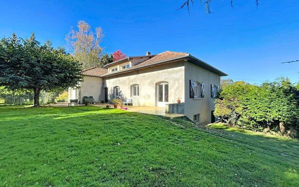 Maison à vendre    7 pièces •  Pinas