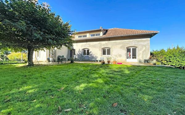 Maison à vendre    7 pièces •  Pinas