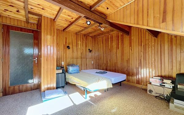 Maison à vendre    7 pièces •  Pinas