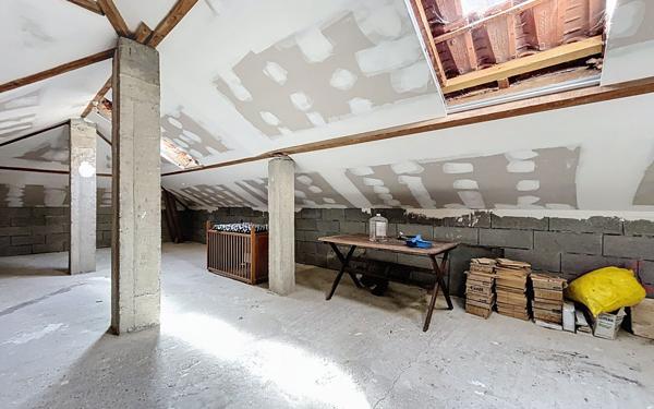 Maison à vendre    7 pièces •  Pinas