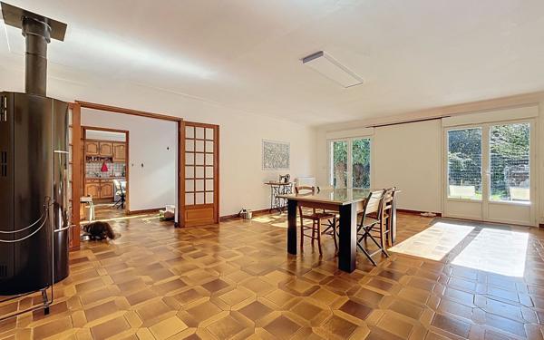 Maison à vendre    7 pièces •  Pinas