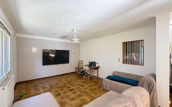 Maison à vendre    7 pièces •  Pinas