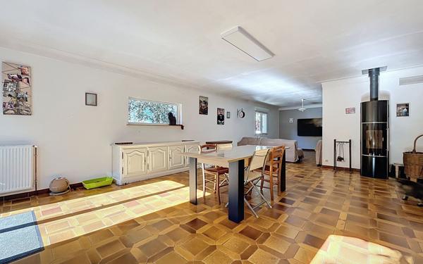 Maison à vendre    7 pièces •  Pinas