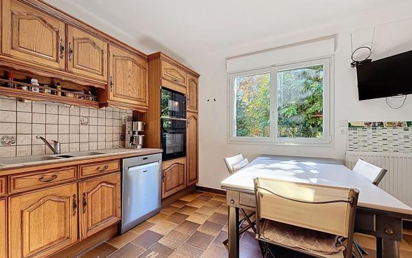 Maison à vendre    7 pièces •  Pinas