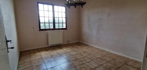 Villa 5 pièces, 4 chambres, garage, beau jardin