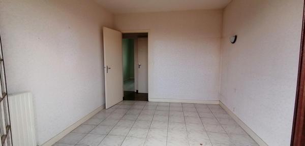 Villa 5 pièces, 4 chambres, garage, beau jardin