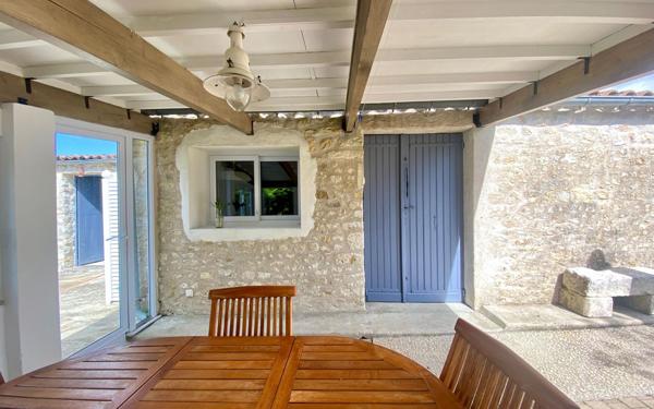 Maison à vendre    4 pièces •  Saint-Just-Luzac