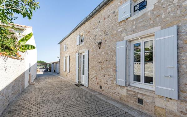 Maison à vendre    4 pièces •  Saint-Just-Luzac