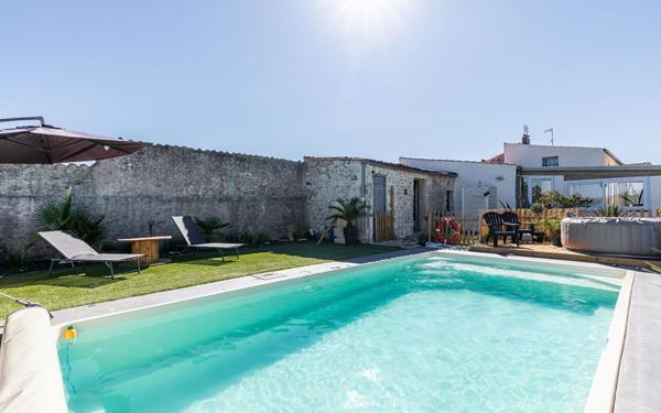 Maison à vendre    4 pièces •  Saint-Just-Luzac