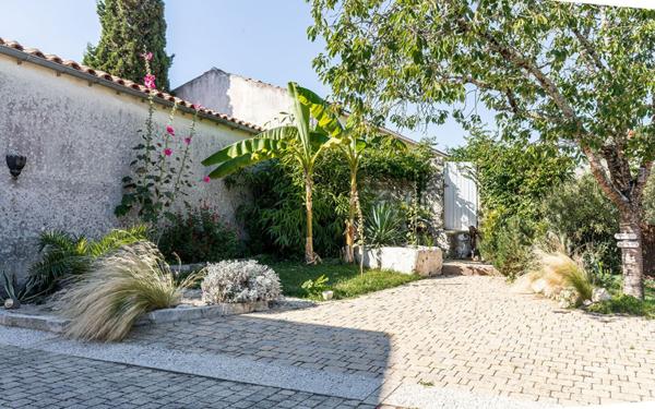 Maison à vendre    4 pièces •  Saint-Just-Luzac