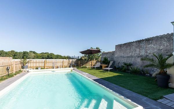 Maison à vendre    4 pièces •  Saint-Just-Luzac