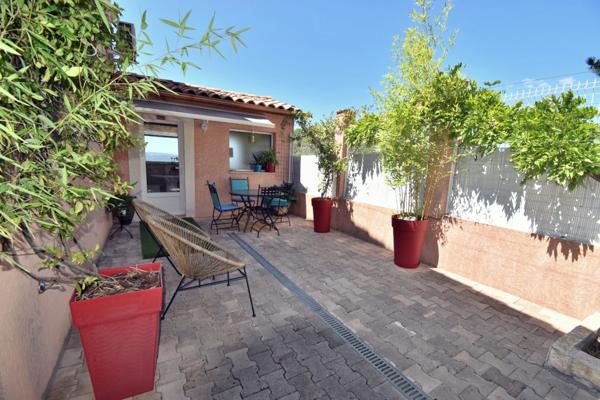 Propriété d’exception, 207 m², 10 pièces, terrain 1 200 m² paysager, piscine, terrasses, vue panoramique.