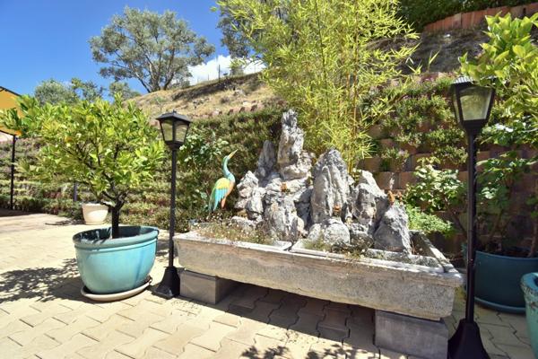 Propriété d’exception, 207 m², 10 pièces, terrain 1 200 m² paysager, piscine, terrasses, vue panoramique.