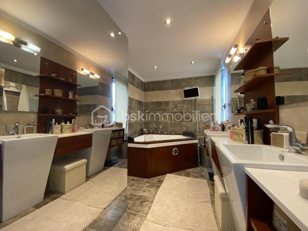 Maison traditionnelle de 260 m²