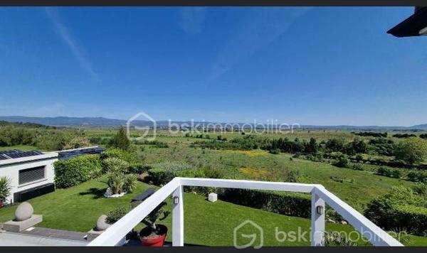 Maison traditionnelle de 260 m²