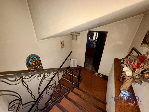 LORGUES MAISON DE VILLAGE ET DEUX GARAGES