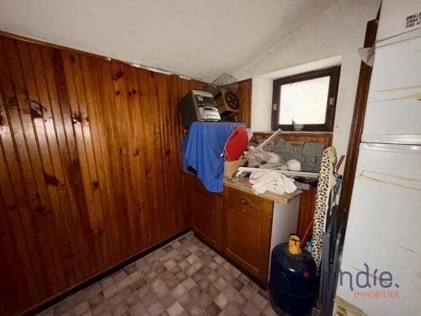 LORGUES MAISON DE VILLAGE ET DEUX GARAGES