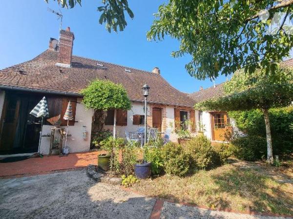 A vendre à Romorantin (41), Située au nord de Romorantin, cette maison pleine de caractère sédu...