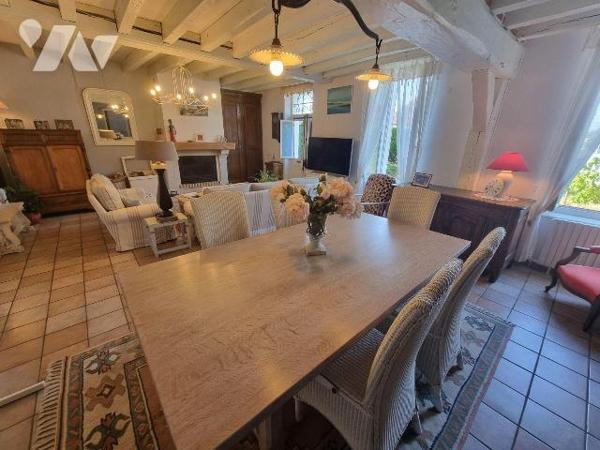 A vendre à Romorantin (41), Située au nord de Romorantin, cette maison pleine de caractère sédu...