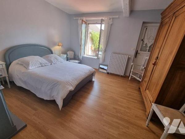A vendre à Romorantin (41), Située au nord de Romorantin, cette maison pleine de caractère sédu...