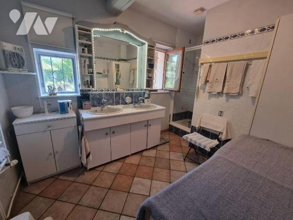 A vendre à Romorantin (41), Située au nord de Romorantin, cette maison pleine de caractère sédu...