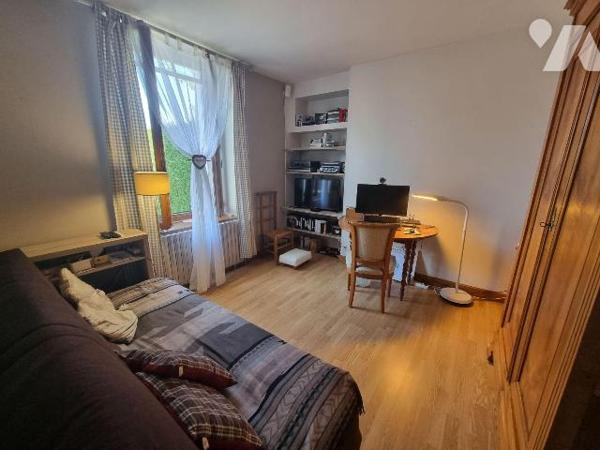 A vendre à Romorantin (41), Située au nord de Romorantin, cette maison pleine de caractère sédu...