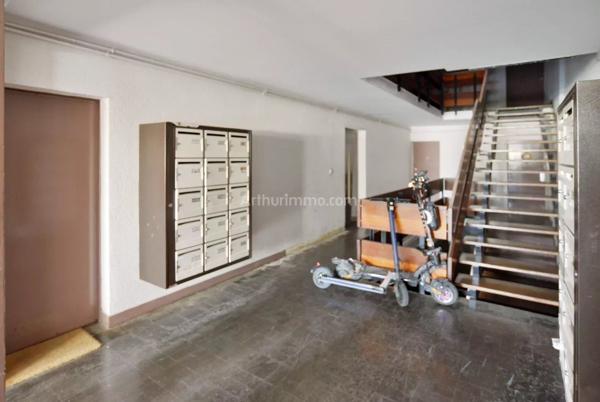 Vente                                                      Appartement
                        
                     3 pièces                      65 m2                     à Villeneuve-Saint-Georges