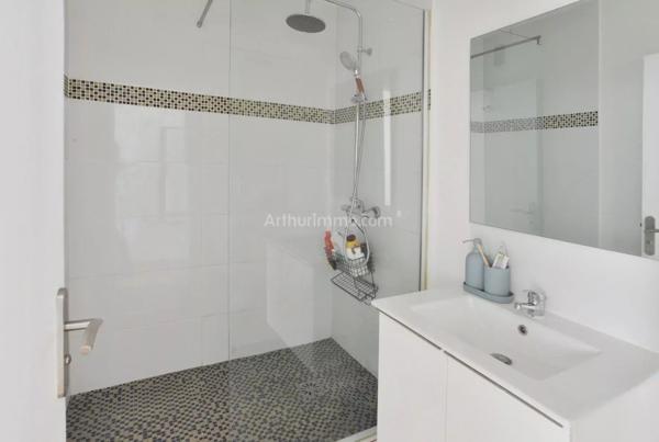 Vente                                                      Appartement
                        
                     3 pièces                      65 m2                     à Villeneuve-Saint-Georges