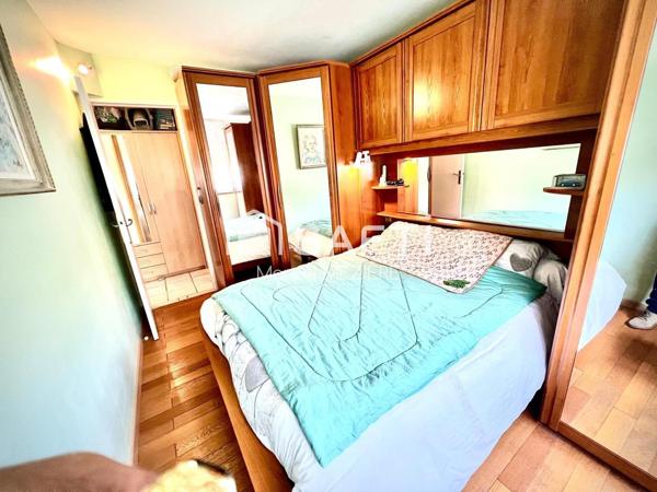 Bel appartement lumineux, refait avec des matériaux de qualité.