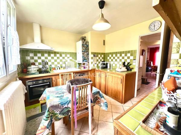 Bel appartement lumineux, refait avec des matériaux de qualité.