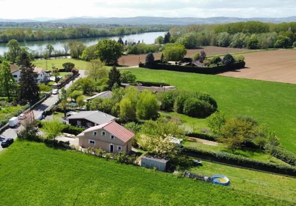 Reyrieux (01600) Maison rénovée avec grand terrain plat – Proche Bord de Saône