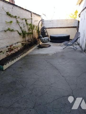 Maison  proche du centre-ville comprenant au rez-de-chaussée : une entrée, un séjour, une cuisi...