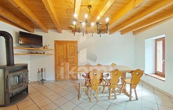 Maison mitoyenne avec cave, garage et jardin