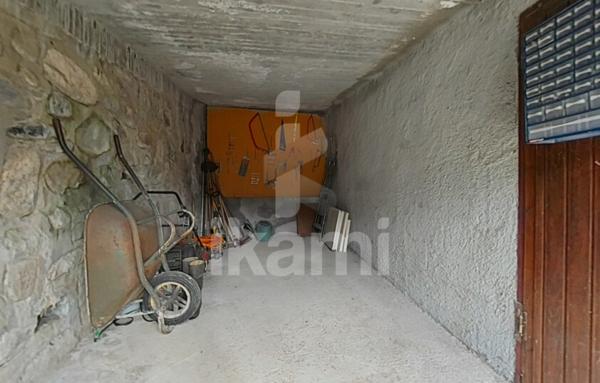 Maison mitoyenne avec cave, garage et jardin