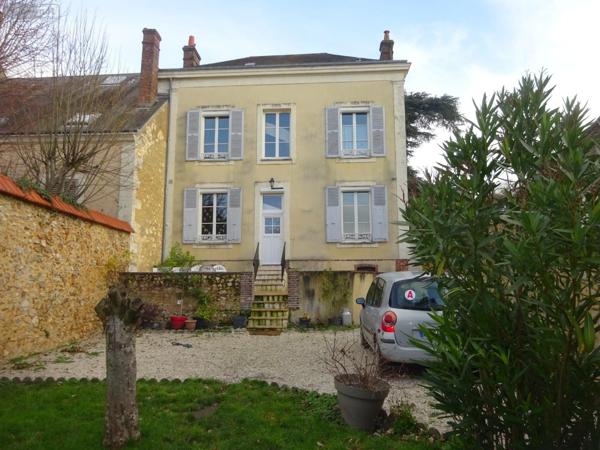 Maison de ville à vendre à Nogent-le-Rotrou dans l'Eure-et-Loir (28400), ref : NOG 977