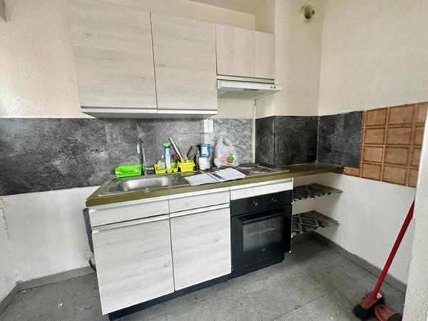 Appartement Vence 2 pièces 40m2 à rénover, avec balcon et cave