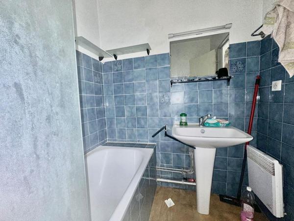 Appartement Vence 2 pièces 40m2 à rénover, avec balcon et cave