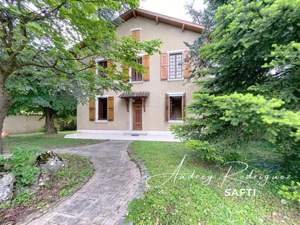 Maison familiale avec jardin et dépendances