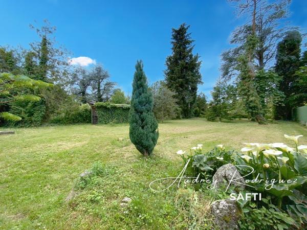 Maison familiale avec jardin et dépendances