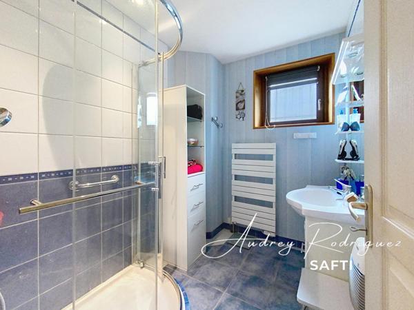 Maison familiale avec jardin et dépendances