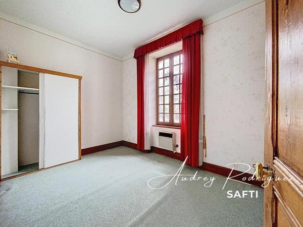 Maison familiale avec jardin et dépendances