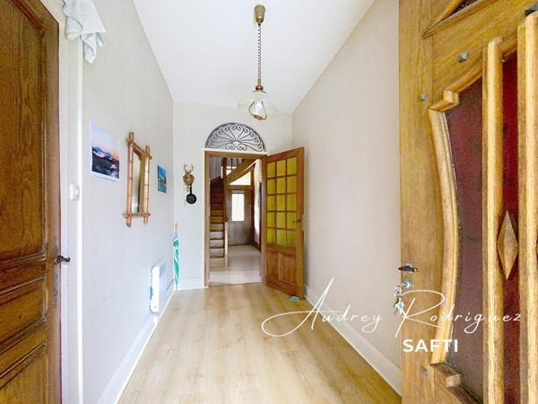 Maison familiale avec jardin et dépendances