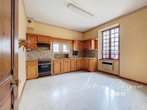 Maison familiale avec jardin et dépendances