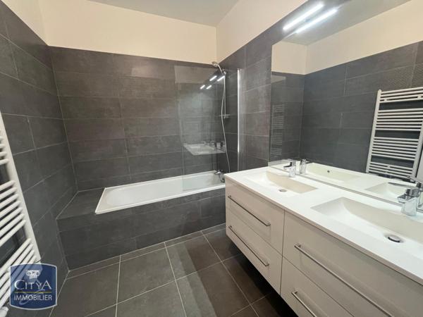 Appartement à louer 4 pièces 107.99m²