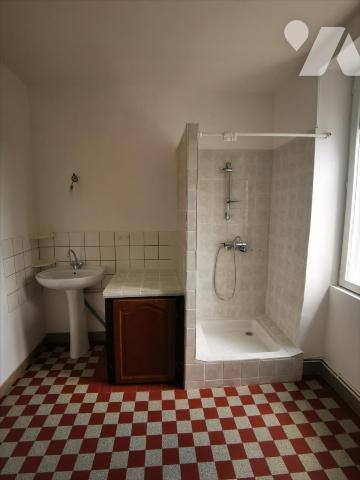 MAISON DE VILLE EN PARTIE RENOVÉE