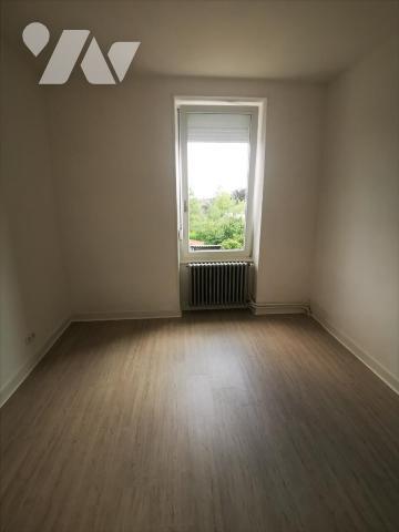 MAISON DE VILLE EN PARTIE RENOVÉE