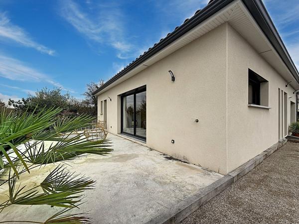 Jolie maison de plain-pied récente avec 3 chambres et garage sur Meximieux !