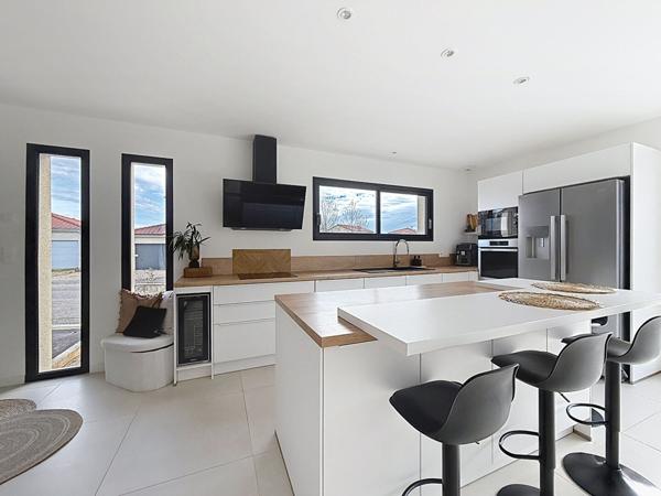 Jolie maison de plain-pied récente avec 3 chambres et garage sur Meximieux !